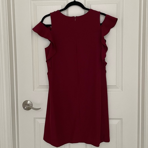 SAKS FIFTH AVENUE BURGUNDY/WINE/RED COCKTAIL DRESS.  SIZE MEDIUM - Picture 2 of 4